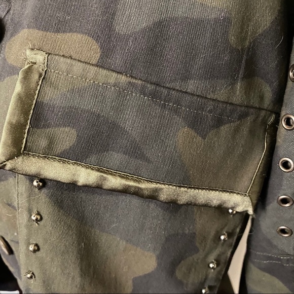 Camo Ruffle Jacket. Small. - Picture 6 of 12